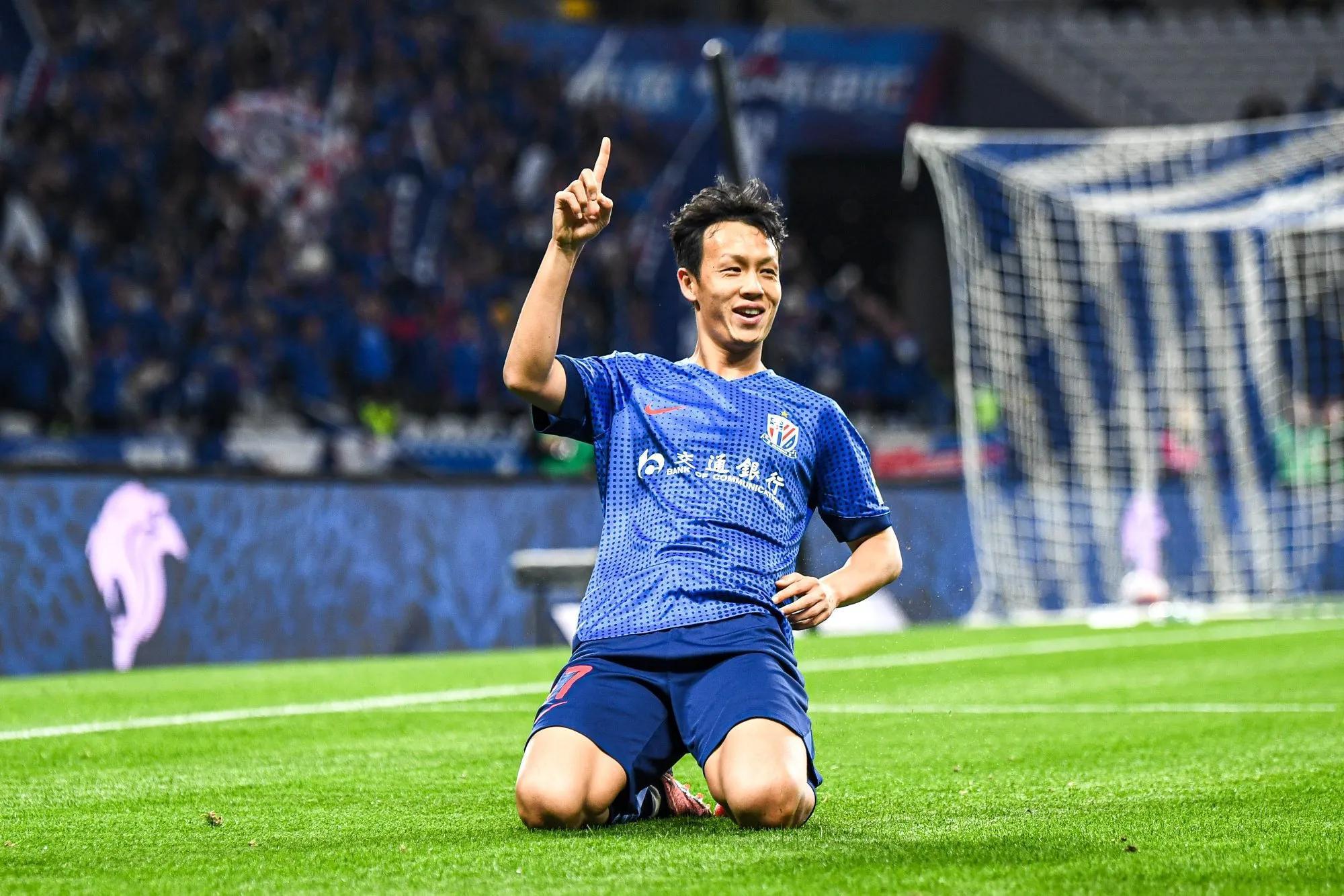 赛地聚焦：国王杯集结日热度飙升，上海海港调整名单，气氛紧张，细节决定成败